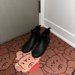 hunter women’s Chelsea rain boots